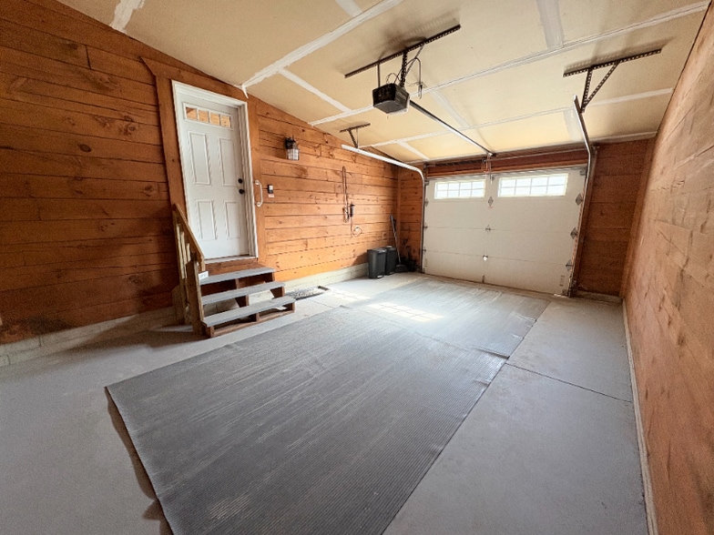 Building Photo - n3103 Sugar Pine Ln