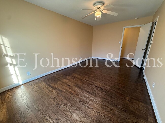 Building Photo - Spacious 4BR Home with Finished Basement, Screened Porch & Garage in Winston-Salem