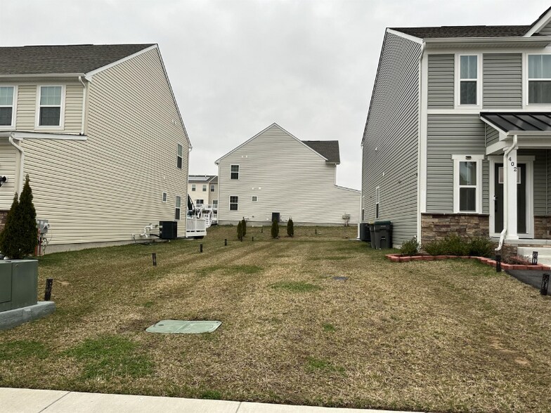 Building Photo - 402 Tree Of Heaven Way