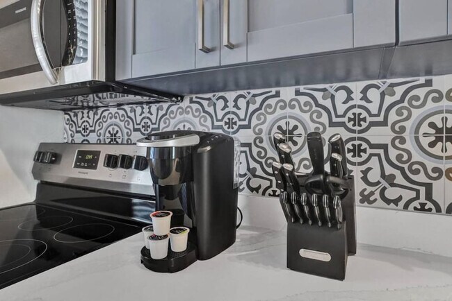 Building Photo - 50 Davie Blvd