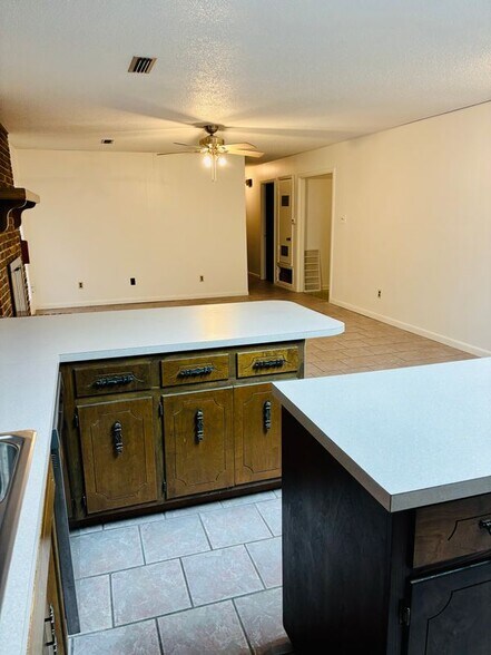 Building Photo - 816 Teresa Dr