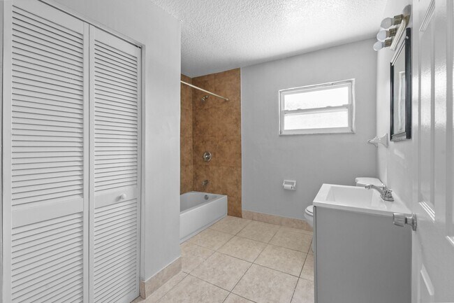 Building Photo - 3721 Henry Ave