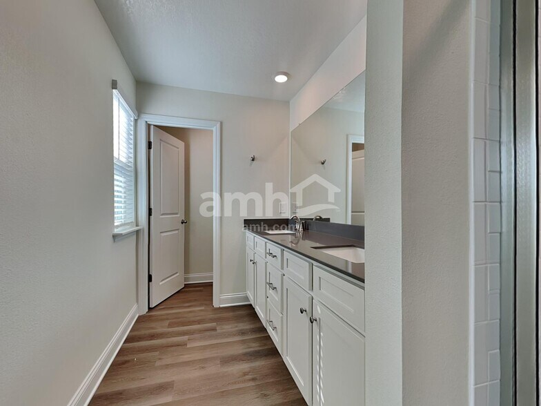 Building Photo - 2632 Sunrise Lndg Lp