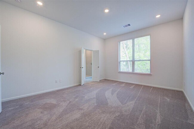 Building Photo - 609 Royal Arch Dr