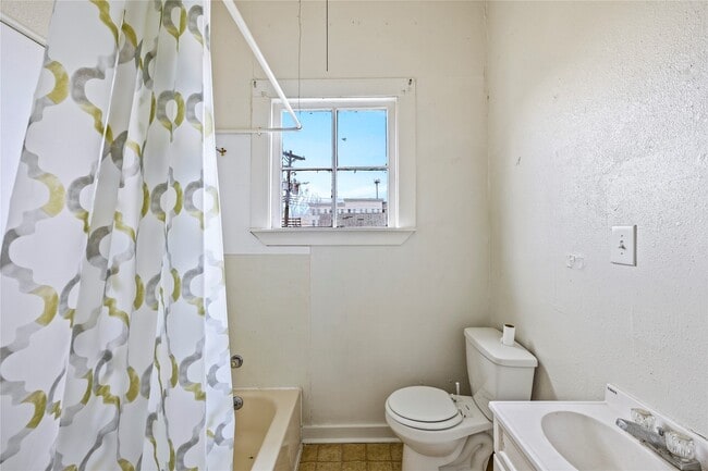 Building Photo - 1524 Mechanic St