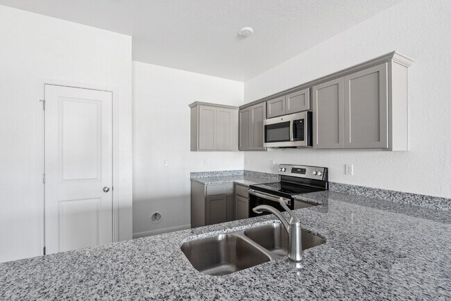 Building Photo - "Charming 3-Bedroom Retreat with Granite Countertops & Guest Suite in Killeen!"