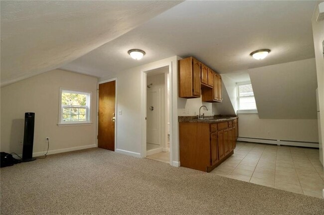 Building Photo - 143 Putnam St