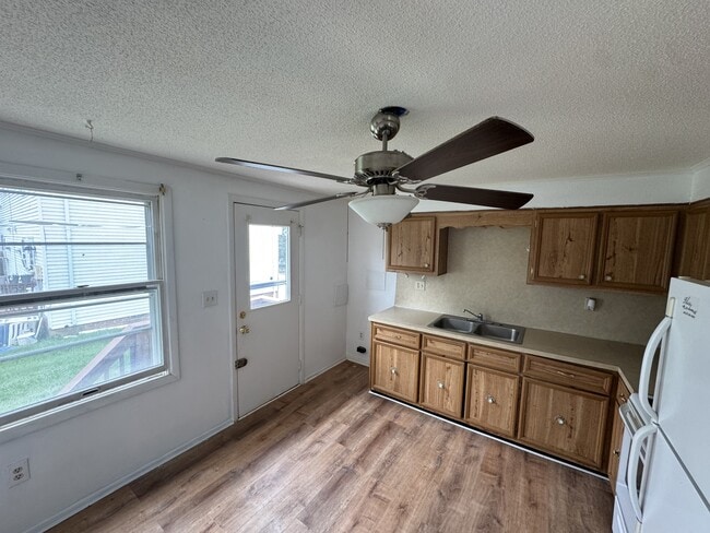 Building Photo - 138 Ruby St