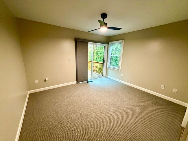 Building Photo - 160 Lystra Hills Ln