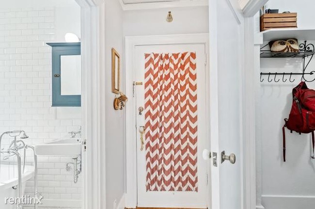 Building Photo - 1 br, 1 bath Condo - 1811 NW Couch St Apt 512