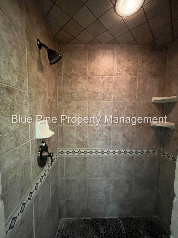 Building Photo - 6192 Pheasant Dr