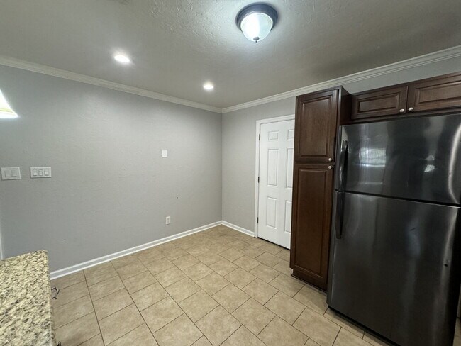 Building Photo - 3BR/2.5BA Off Lake Braford