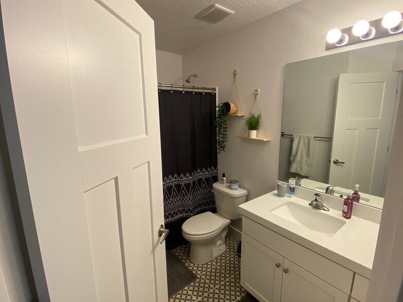 Building Photo - 4726 Hillhouse Cv