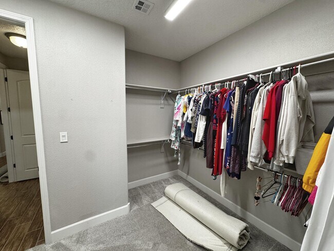 Building Photo - 6801 Prom Ave NE