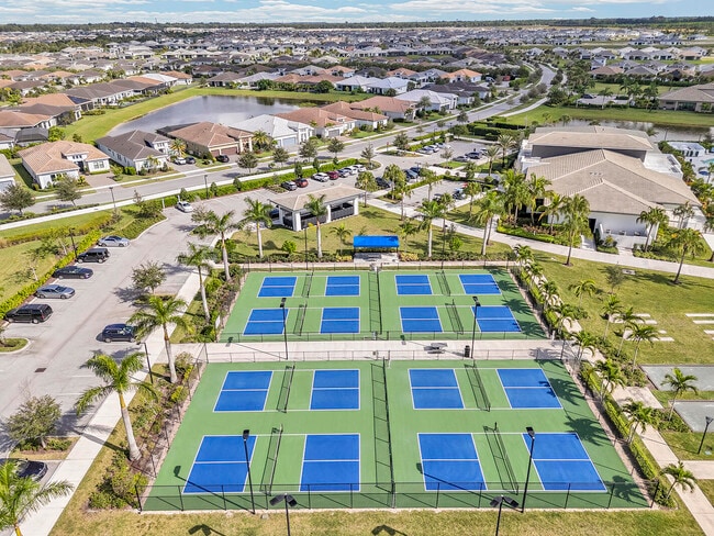 Building Photo - 5320 St Armands Way