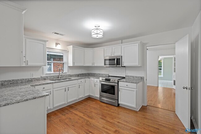 Building Photo - 409 McCullough Ave NE