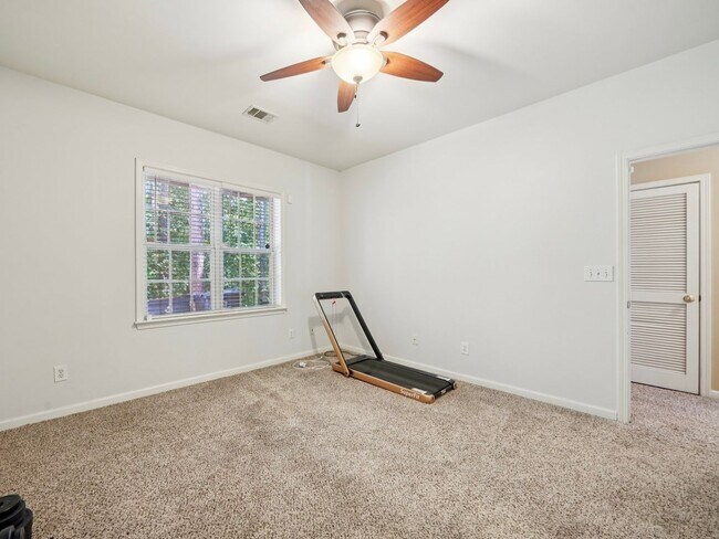 Building Photo - 3 Bedroom Townhome in the Heart of Dulth