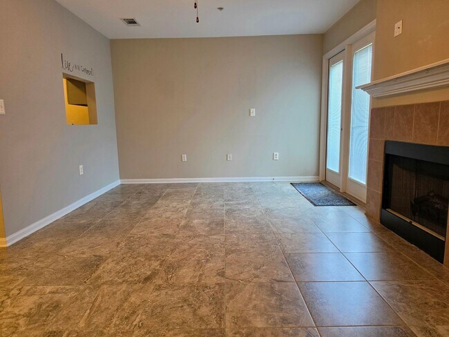 Building Photo - Gulf Shores town home with garage