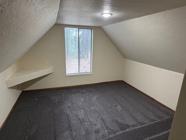 Building Photo - Charming 2-Bedroom Loft-Style Home in the Heart of Twain Harte