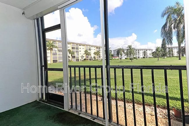 Building Photo - 17 High Point Cir N