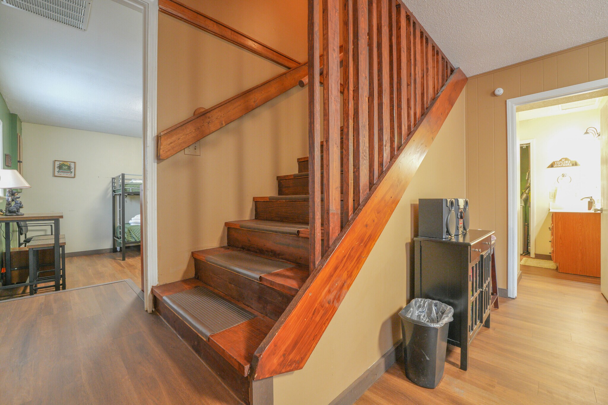 Building Photo - 425 Hemlock Ln