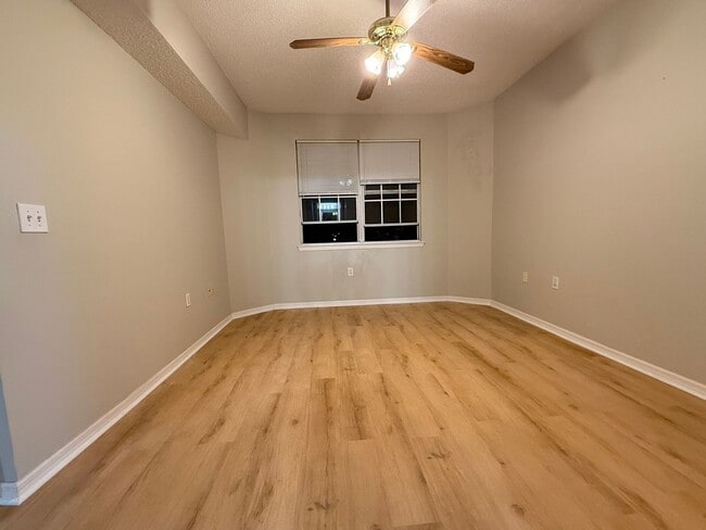 Building Photo - 10831 Windsor Walk Dr