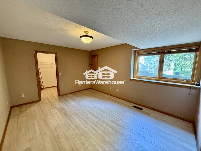 Building Photo - 10445 Fawns Way