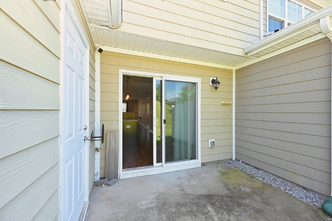 Building Photo - Minutes to Nashville! Stylish 2BR/2.5BA Goodlettsville Townhome