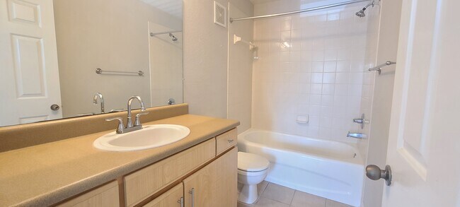 Building Photo - 940 Village Trail