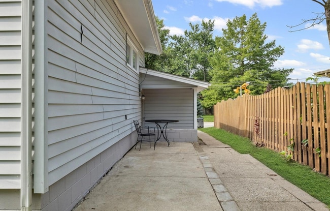 Building Photo - 4-Bedroom 2-bath in West Lafayette!