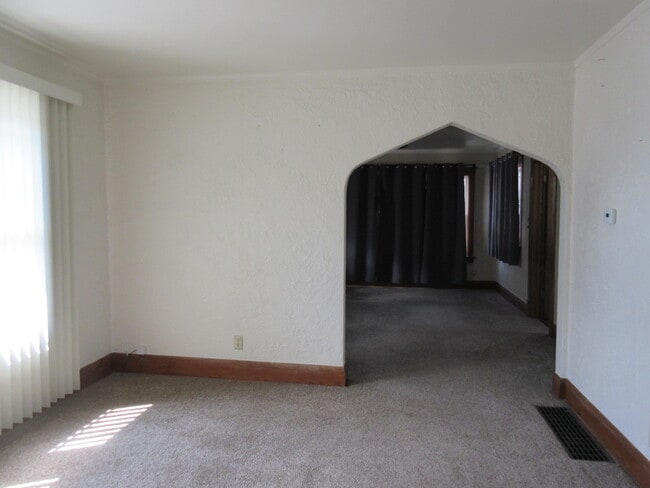 Building Photo - 2615 Taylor Ave