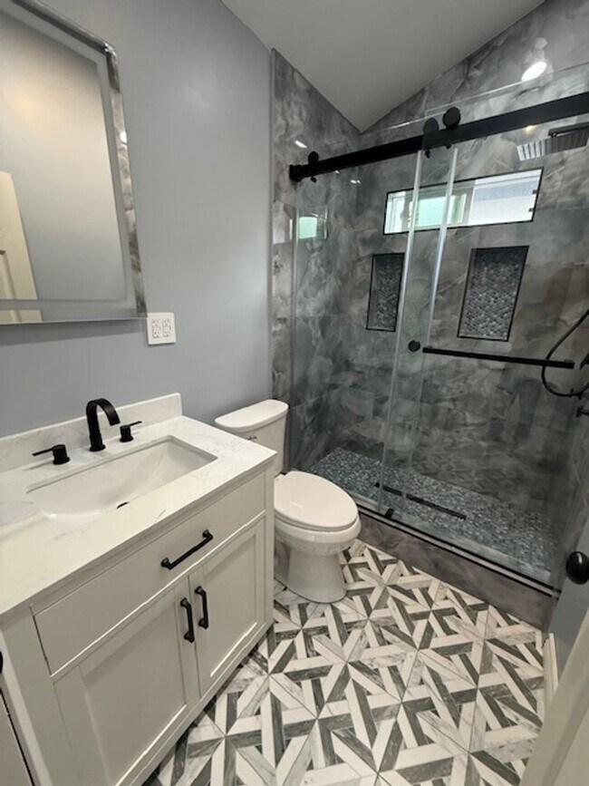 Building Photo - 1616 E Harding St