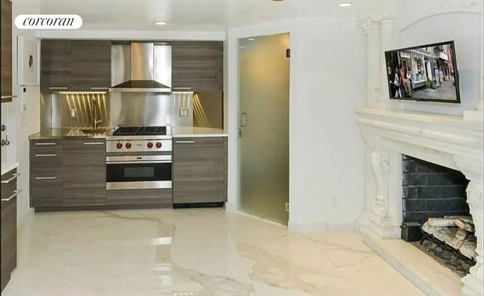 Building Photo - 396 Bleecker St