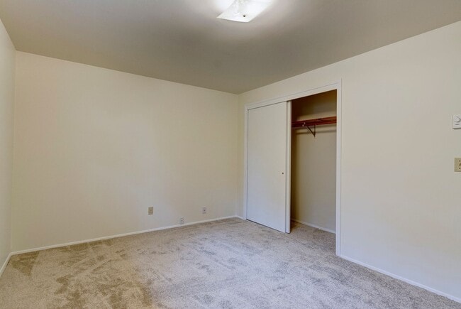 Building Photo - 830 SW 6th Ave