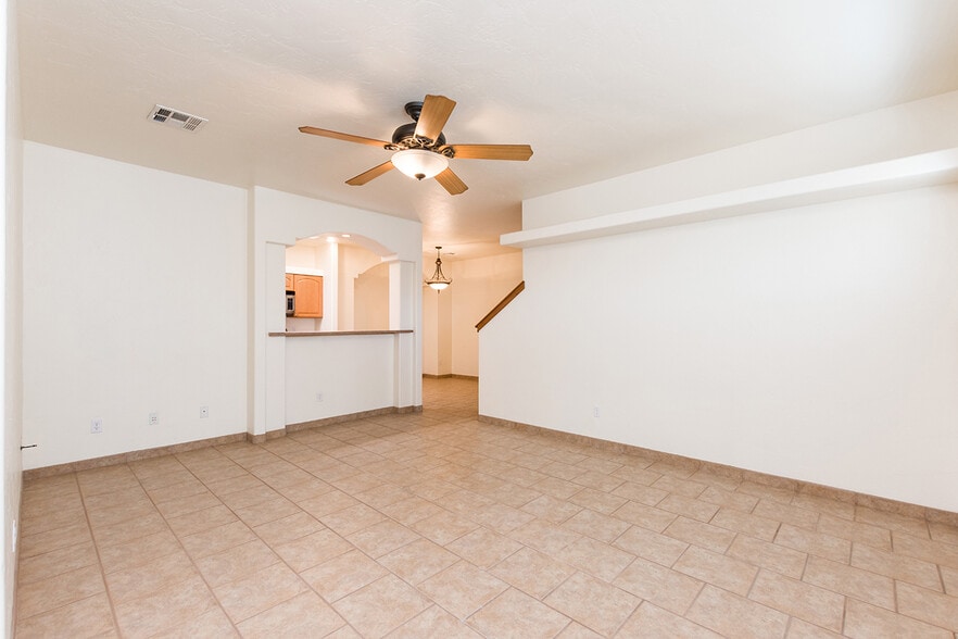 living room - 2375 Saturn Cir