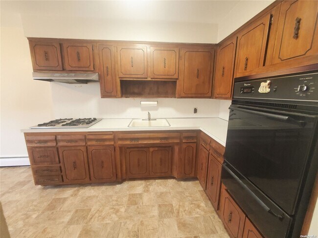 Building Photo - 66-46 79th Pl