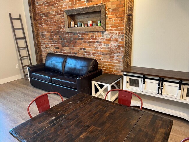 Building Photo - Country Financial Insurance Apartments