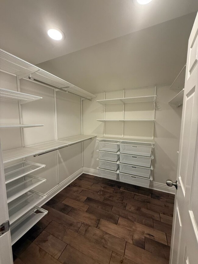 Building Photo - Single story - 3 bedroom, 3 bath + bonus room