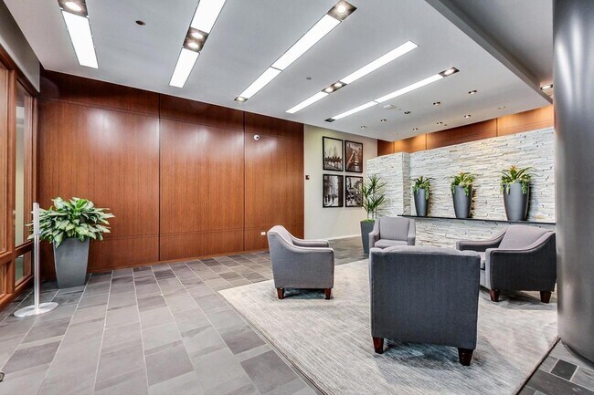 Building Photo - 520 S State St