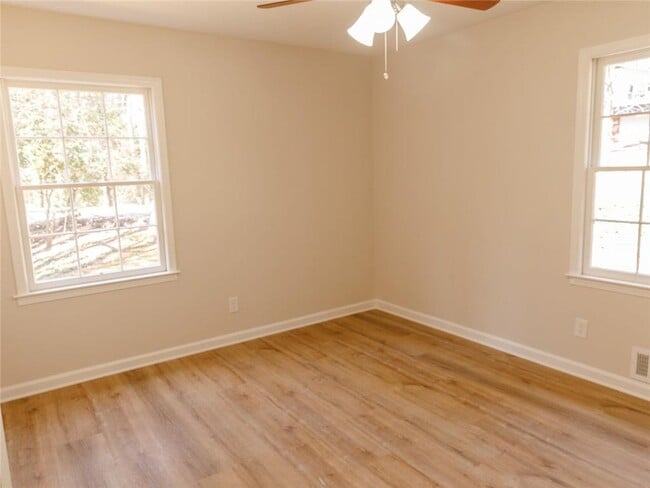 Building Photo - 95 Simpson Dr NE