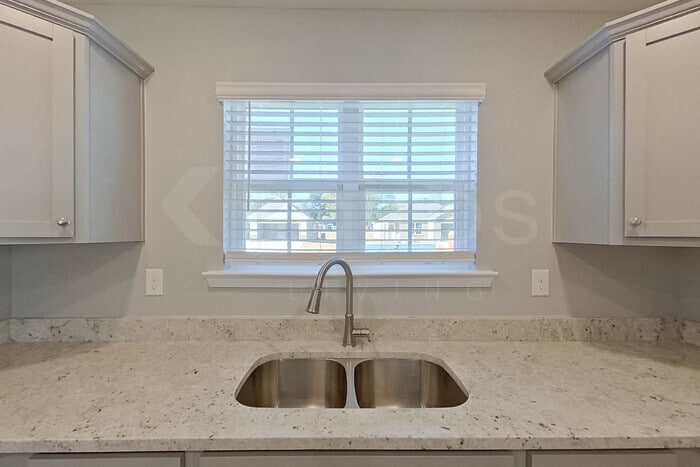 Building Photo - 133 Denise Dr