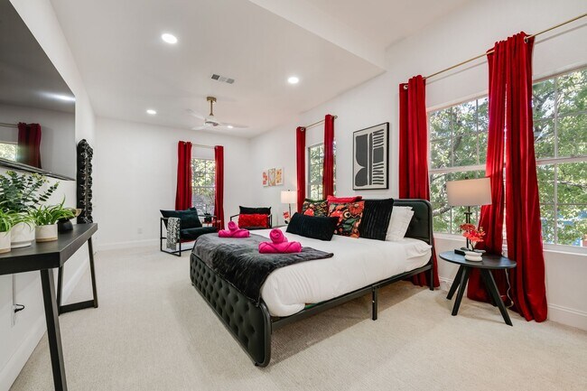 Building Photo - 5624 Eastside Ave