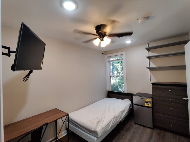 Building Photo - 5535 Crowson St