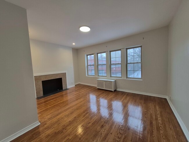 Building Photo - 6830 S South Shore Dr