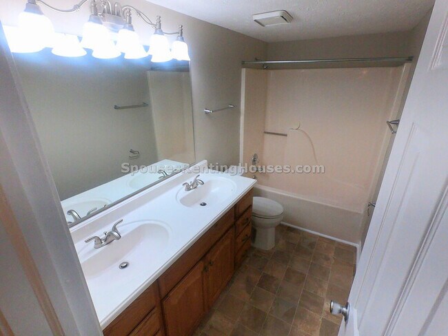 Building Photo - 7648 Camberwood Dr