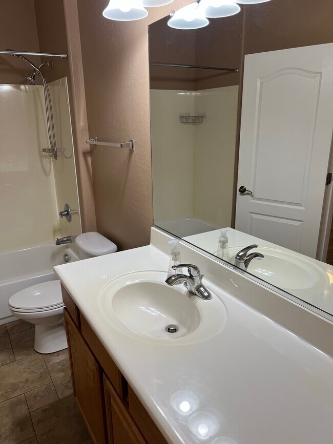 Building Photo - 25 S Quinn Cir