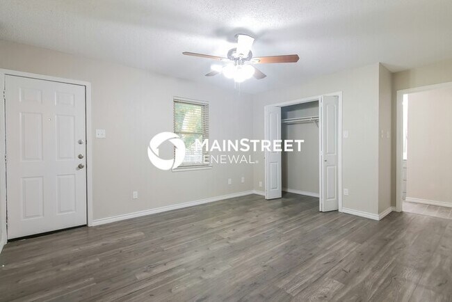 Building Photo - 4 Bedroom Pet-Friendly Home in Burleson, T...