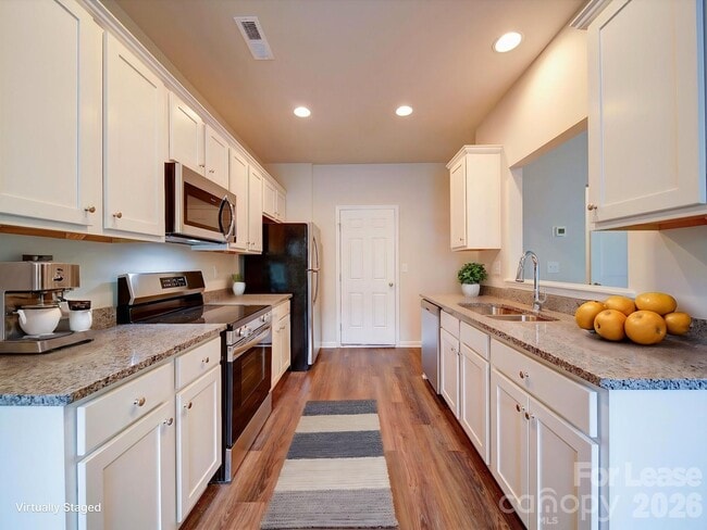 Building Photo - 916 S Battleground Ave