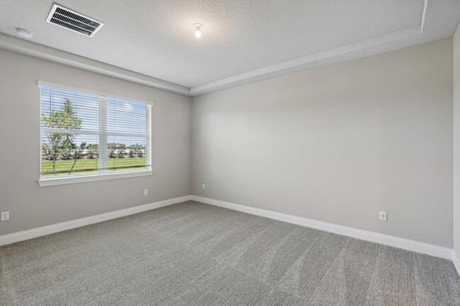 Building Photo - 6632 Cloverdale Ave