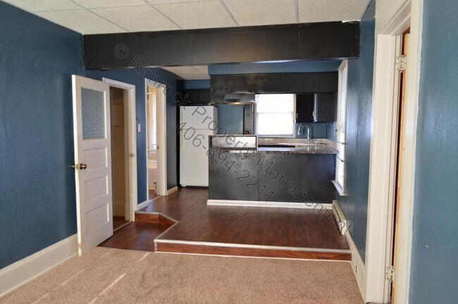 Building Photo - 825 Avenue C